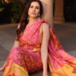 Sonnalli Seygall Instagram - Handloom weaves have a timeless charm. Bright, chirpy colours and quirky motifs are a great way to celebrate an elegant weave in the wedding season. Actor Sonnalli Seygall (@sonnalliseygall) shoots for HT City Showstoppers wears a stunning Banaras satin silk saree with flying bird motifs by designer and handloom revivalist Vidhi Singhania (@vidhi_singhania). She teamed the saree with elaborate gold jhumkis by Sahai Ambar Pariddi (@sahai_ambar_pariddi) Soft, wavy hair, sleek brows and nude makeup completes the look. Credits Styling and Direction: Shara Ashraf (@sharaashraf) Video: Tanya Agarwal (@tanya.agarwall_) Video Editing: Zahera Kayanat (@kayanaaaaat) Production: Kavita Awasthi (@kavita600) & Shweta Sunny (@shweta__sunny) Makeup and Hair: Vipul Chudasama (@vipulchudasamaofficial) and Pooja Chudasama (@poojacofficial) Location: ITC Maratha, Andheri East (@itcmaratha) PR: Focus PR (@focuspr) One Communication (@one__communication) #handloom #handloomsaree #handloomlove #handloomlover #handloomlovers #banarasisilk #banarasi #satinsilksarees #satinsilk #birdmotifs #fashion #fashionstyle #fashiongram #sareelove #sareelover #sareelovers #sonnalliseygall