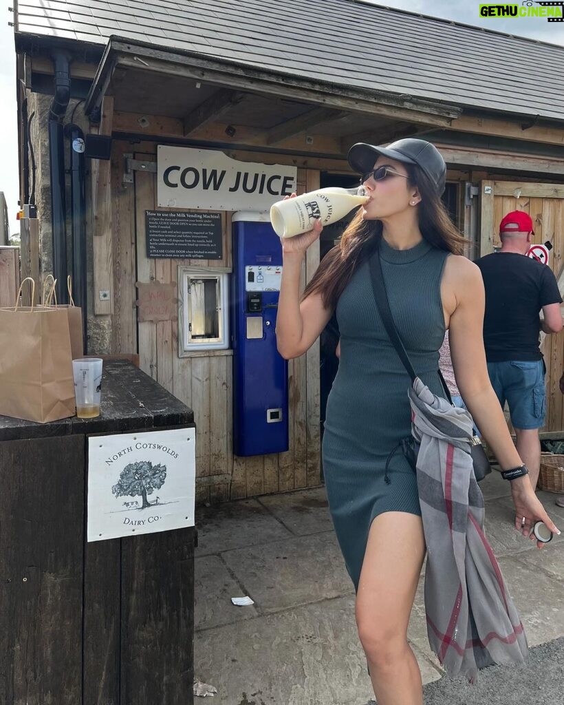 Sonnalli Seygall Instagram - Don’t wanna give gyaan but not a big fan of milk or milk products (except ghee) UNLESS they are ethically sourced, like on this farm in the Uk. I drank this whole bottle (pretty much 😏) and it had zero hormones, antibiotics and the cows providing us with the milk, so loved & cared for ❤ One of my dreams is to have my own cow at home, who I can love and nurture. Because गाय हमारी माता है & I love her 🥹 Also a lot of ppl have been asking me about the ghee water in my last video. Shall share the recipe and benefits soon 🙌 #ethicaldairy #ethicallysourced #dairyfarming #wellnesswarrior