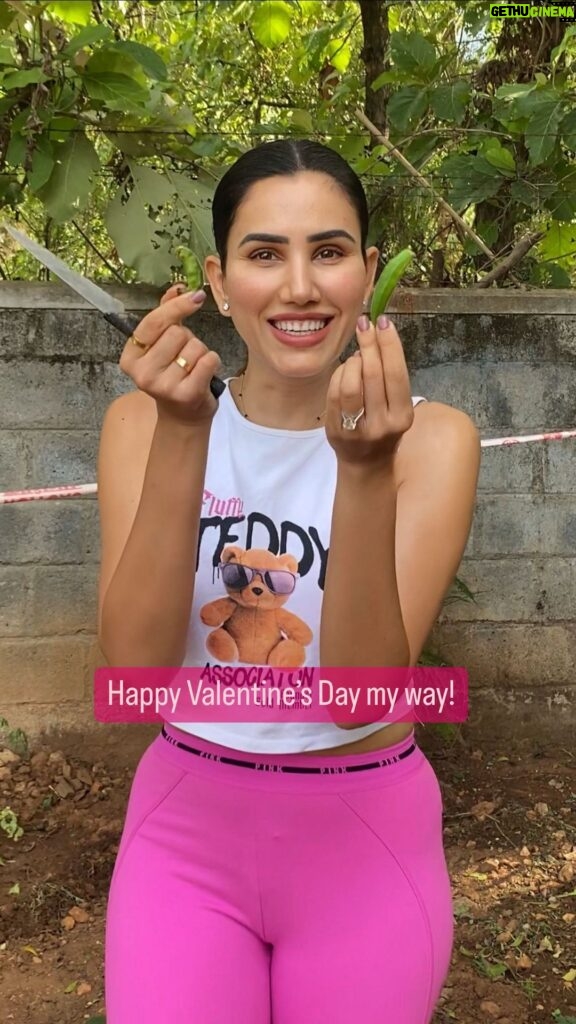 Sonnalli Seygall Instagram - Self love + Purpose + Ability to give = Pure love for me ❤️ *Do the math * #HappyValentinesDay !