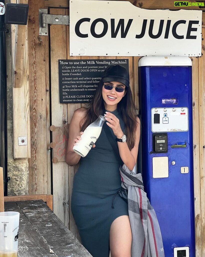 Sonnalli Seygall Instagram - Don’t wanna give gyaan but not a big fan of milk or milk products (except ghee) UNLESS they are ethically sourced, like on this farm in the Uk. I drank this whole bottle (pretty much 😏) and it had zero hormones, antibiotics and the cows providing us with the milk, so loved & cared for ❤️ One of my dreams is to have my own cow at home, who I can love and nurture. Because गाय हमारी माता है & I love her 🥹 Also a lot of ppl have been asking me about the ghee water in my last video. Shall share the recipe and benefits soon 🙌 #ethicaldairy #ethicallysourced #dairyfarming #wellnesswarrior