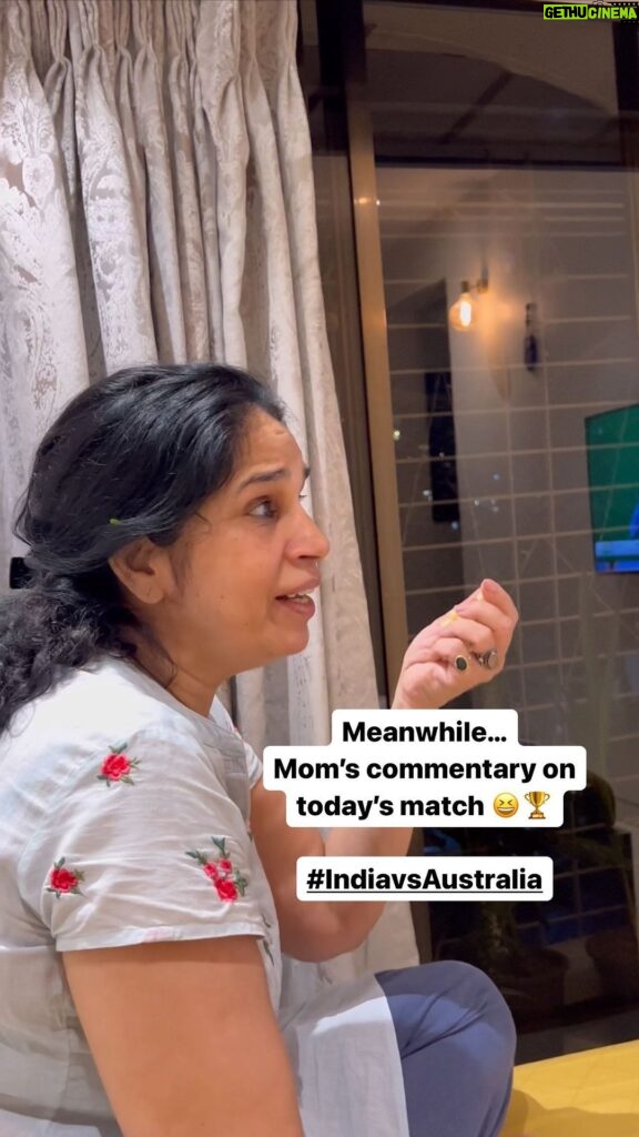 Sonnalli Seygall Instagram - This live commentary was somehow more entertaining 😂 💯 P.S.- #TeamIndia well played! We love you 💙 #indvsaus #indiavsaustralia #iccworldcup2023 #worldcupfinals #indianmoms #funnymoms #cricketfever