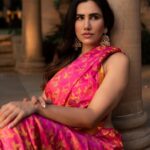 Sonnalli Seygall Instagram – Sonnalli A Sajnani’s (@sonnalliseygall) love for fashion goes all the way back to her childhood. Even before she hit teenagehood, the actor knew what she wanted to wear. 

“When I was 13, I used to cut my mum’s sarees and incorporate them into my jeans,” she tells us. 

From the little girl DIY-ing her way through fashion to now, where her personal style is “experimental and eccentric”, the Pyaar Ka Punchnama actor has come a long way. 

As she dresses up in a bright pink saree for a shoot with us, she recalls the first time she wore one. “It was for Saraswati Puja, which is huge in Calcutta [where I grew up]. I remember my mum bought a yellow saree, meant for little girls, when I was 5–6 years old.” 

Photos: Tanya Agarwal (@tanya.agarwall_)
Production: Kavita Awasthi (@kavita600), Shweta Sunny (@shweta__sunny), & Zahera Kayanat (@kayanaaaaat)
Outfit: Saree by Vidhi Singhania (@vidhi_singhania) & Gown by Abhishek Sharma (@abhisheksharmastudio)
Jewellery: Sahai Ambar Pariddi (@sahai_ambar_pariddi)
Makeup and Hair: Vipul Chudasama (@vipulchudasamaofficial) and Pooja Chudasama (@poojacofficial)
Location: ITC Maratha, Andheri East (@itcmaratha)
PR: Focus PR (@focuspr)
One Communication (@one__communication) 

#handloom #handloomsaree #handloomlove #handloomlover #handloomlovers #banarasisilk #banarasi #satinsilksarees #satinsilk #gown #gowndress #gowninspiration #fashion #fashionstyle #fashiongram #sareelove #sareelover #sareelovers #sonnalliseygall