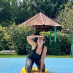 Sonnalli Seygall Instagram - Choose the correct order & vote! (Last photo just for kicks. Ignore) A. Eagle pose, Lion pose, Cat pose, Lizard pose B. Lion pose, Lizard pose, Cat pose, Eagle pose C. Lizard pose, Cat pose, Eagle pose, Lion pose
