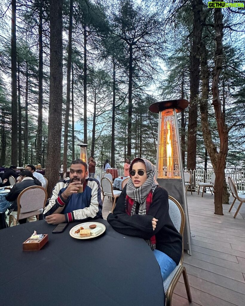 Sonnalli Seygall Instagram - Ending the year with people we love & places we adore ❤ @hyattregencydhm being the perfect host here in the mountains 🫶 Mountains have a piece of my heart always! So glad we doing this @asheshlsajnani @chefyajushmalik 🕺😘 #mountaingirl #travelwithsonnalli #newyeargoals #friendslikefamily Hyatt Regency Dharamshala