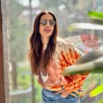 Sonnalli Seygall Instagram – Ending the year with people we love & places we adore ❤️
@hyattregencydhm being the perfect host here in the mountains 🫶 Mountains have a piece of my heart always! 
So glad we doing this @asheshlsajnani @chefyajushmalik 🕺😘 

#mountaingirl #travelwithsonnalli #newyeargoals #friendslikefamily Hyatt Regency Dharamshala