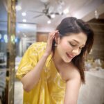 Sonu Kakkar Instagram - Laddoo Peela😅