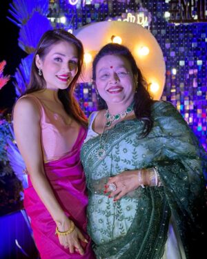 Sonu Kakkar Instagram - मेरी जन्मदाता को जन्मदिन की हार्दिक शुभ कामनाएँ 🙏🏻😇 @kimi_kakkar 

#momsbirthday #kimikakkar #sonukakkar