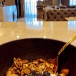 Sonu Kakkar Instagram – My Healthy Breakfast bowl🤎💪🏻 BTW Have you heard this New Song of mine #Meherbaan ? Kaisa laga ? 

#healthy #breakfast #healthyeating #yummy #reels #reelsinstagram #sonukakkar #newsong #meherbaan