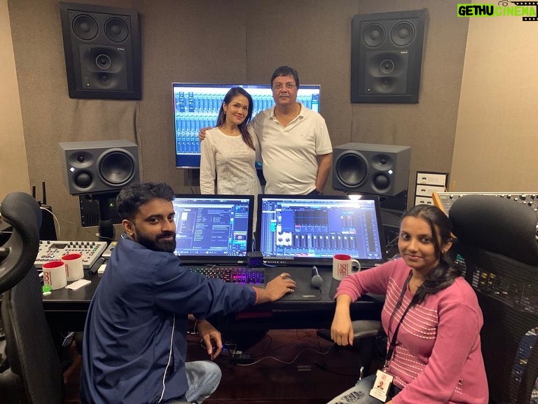 Sonu Kakkar Instagram - Beautiful session light night with one of my most favs @jaidevkumar_jd ji what a gem of a person he is!! I am and will be your fan always✨ Sharing the #rawpics #nofilter pics here coz sometimes raw is beautiful ain’t it ? #sonukakkar