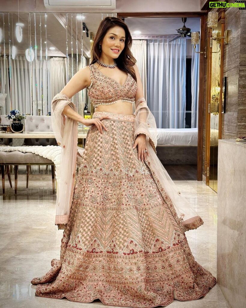 Sonu Kakkar Instagram - Wore this beautiful Lehnga Choli by @bindaniofficial for the ITA Awards 2022 last night✨ I know it’s quite similar to the one I wore earlier but loved it so wanted to wear something similar looking so here it is☺️ #ita2022 #sonukakkar #wearing #lehnga #choli #indian #attire