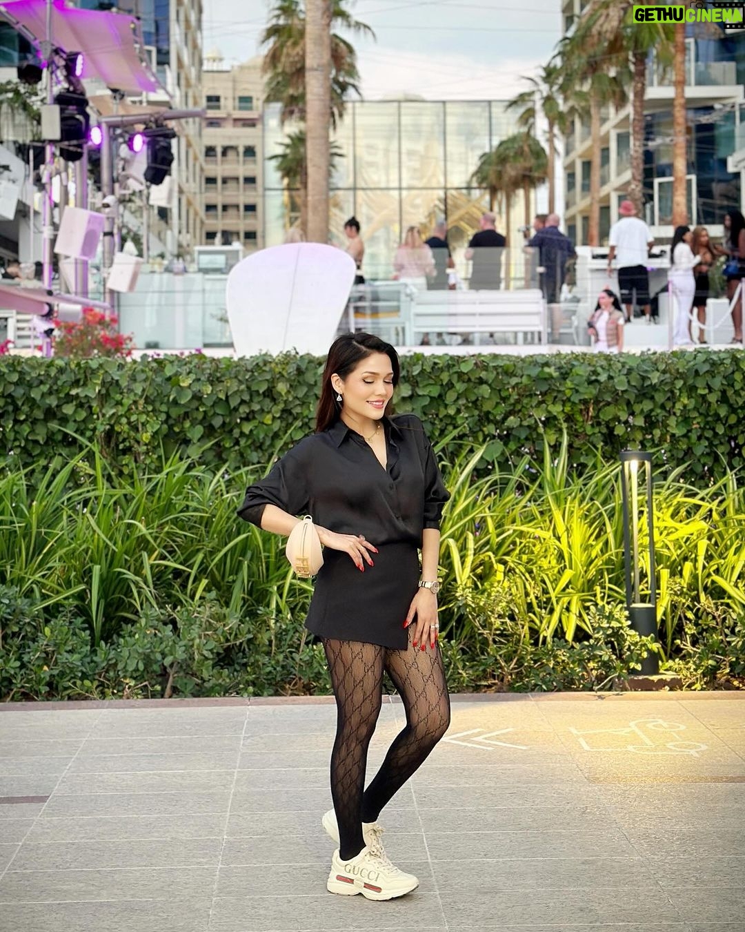 Sonu Kakkar Instagram - 🖤 FIVE Palm Jumeirah Dubai