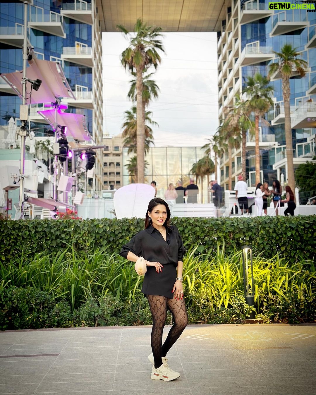 Sonu Kakkar Instagram - 🖤 FIVE Palm Jumeirah Dubai