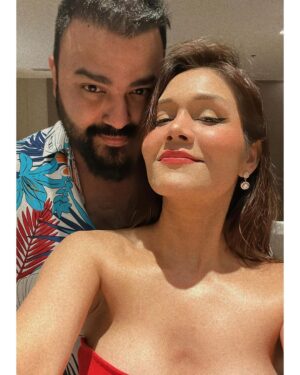 Sonu Kakkar Instagram - Happy Anniversary my love🥂👩‍❤️‍👨🥰
#grateful