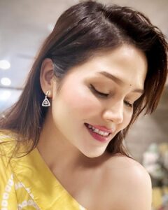 Sonu Kakkar Instagram - Laddoo Peela😅