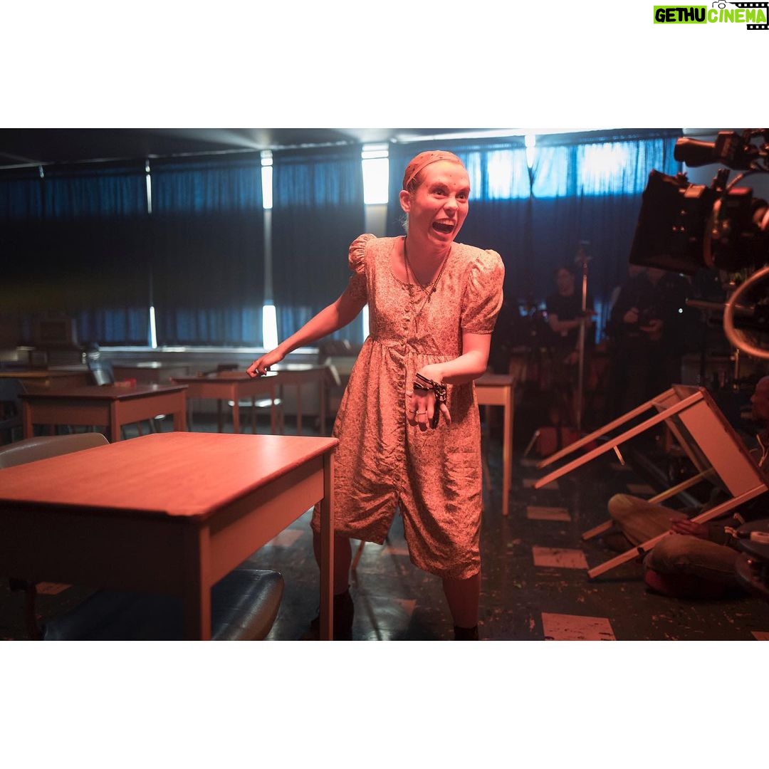 Sophia Lillis - 358.8K Likes - Little sneak peak of evil bev #itchapter2