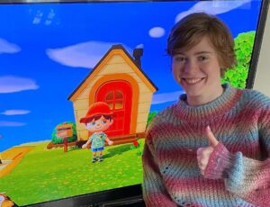 Sophia Lillis Instagram - Thank you so much @nintendo for gifting me Animal Crossing New Horizons along with a matching Switch! I think we could all use a little island getaway right around now. #AnimalCrossing #NintendoSwitch #gift