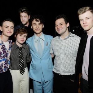 Sophia Lillis Instagram - @iamnotokaywiththis is finally out! Thanks so much to everyone who came to the premiere!

Hair and makeup: @blondiemua
Styling : @chloe.chippendale and @awildatheart
Suit: vintage Thierry Mugler from @stellaire.collection 
Shoes: @giuseppezanotti