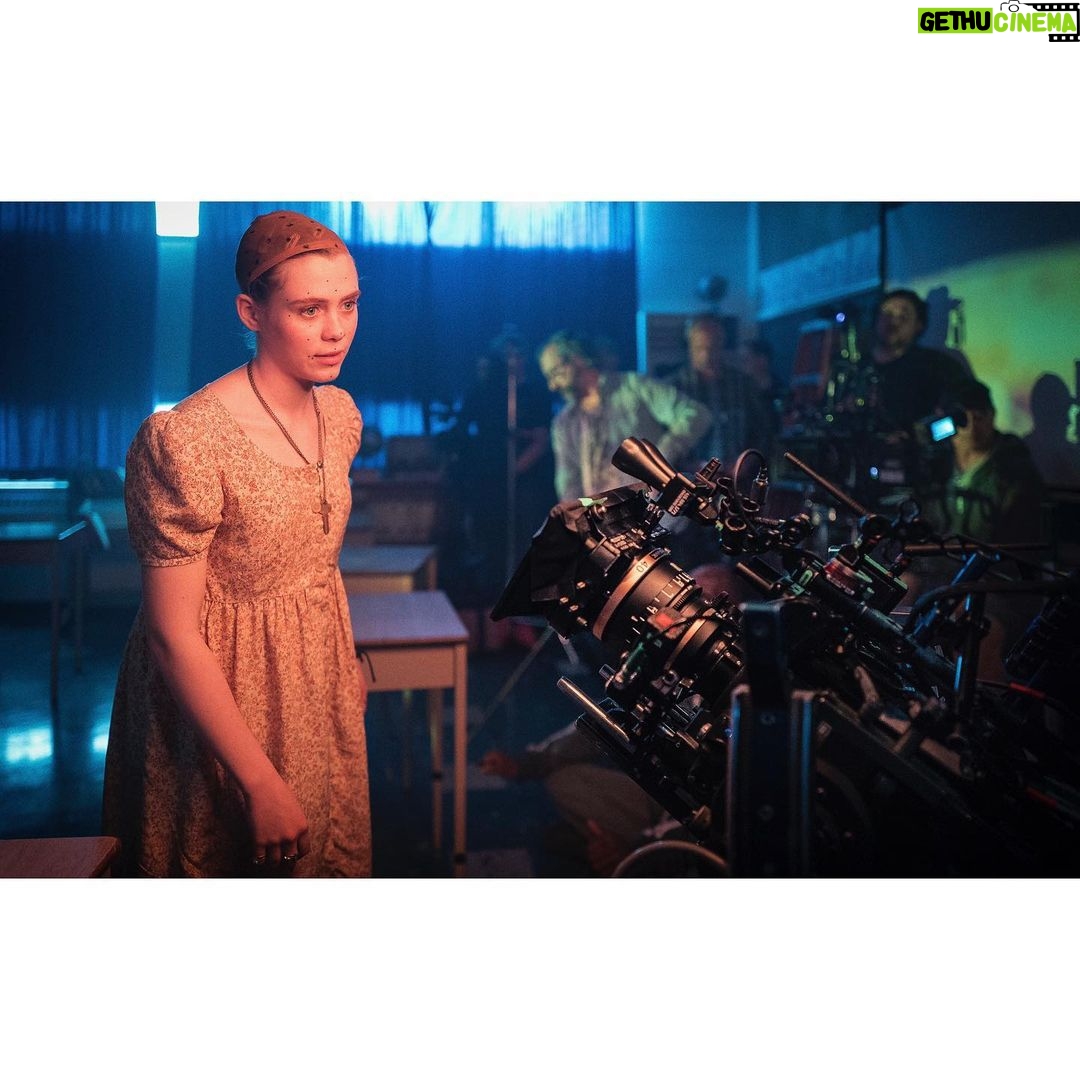 Sophia Lillis Instagram - Little sneak peak of evil bev #itchapter2