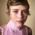 Sophia Lillis Instagram - First day of IT 2 press! Thanks Ryan and Susanna at @salonaks for the cut and color! Grooming by @blondiemua and styling by @erinwalshnyc.