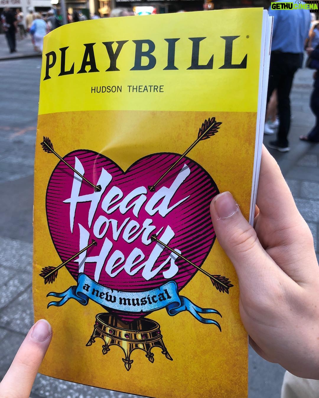 Sophia Lillis Instagram - Just saw @hohmusical! So brilliant, hilarious, and heartfelt! Y’all should check it out. #HeadOverHeels Times Square, New York City