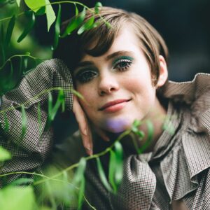 Sophia Lillis Instagram - My interview with @storyandrain is out now! Thanks so much for having me! Link in bio.
Photography by @kat_in_nyc
Hair by @peterbutlerhair
Styling by @annakatsanis
Makeup by @nikimnray