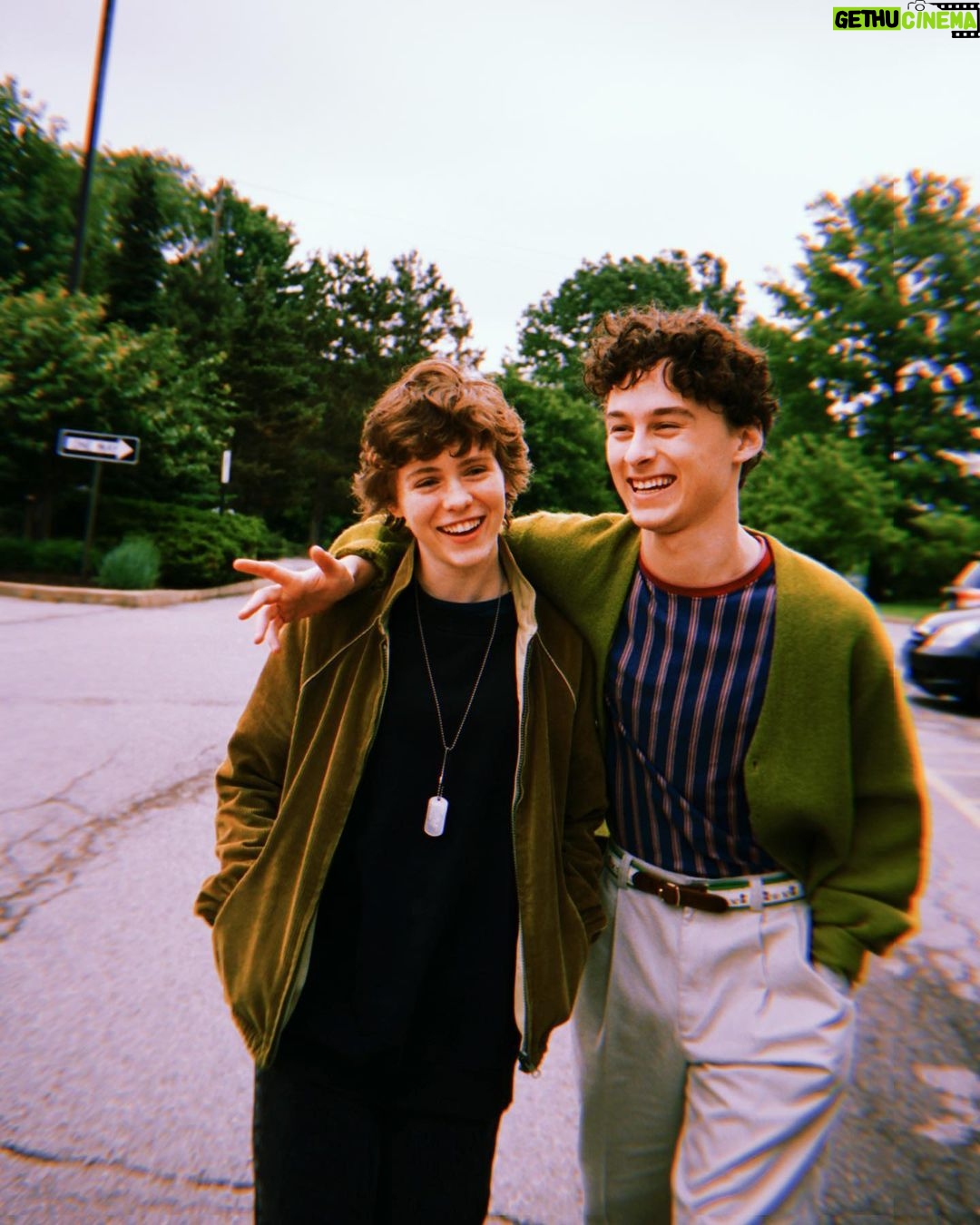 Sophia Lillis Instagram - So thrilled to be working with this amazing cast and crew this summer! @iamnotokaywiththis @jonathan_entwistle