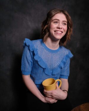 Sophia Lillis Instagram - Getting ready for the Today Show in Australia! It’s 6:30pm in Brooklyn so having a cup of tea to get in the morning state of mind.

📸: @cmellevold
top: @majeparis 
hair and makeup: @sadahsaltzman