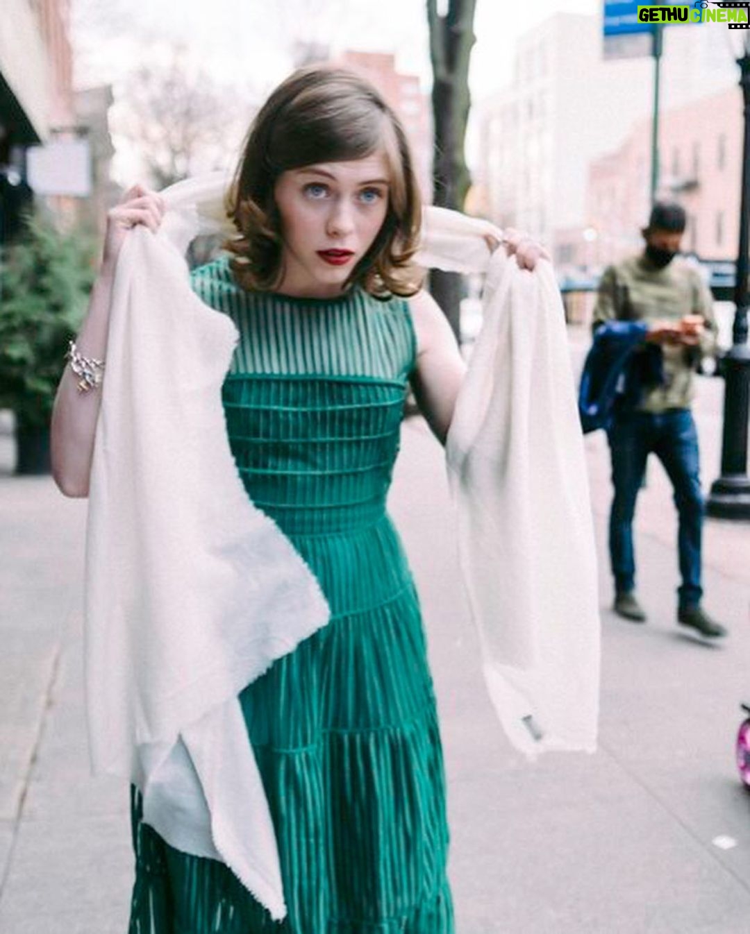 Sophia Lillis - 610.5K Likes - Thank you so much @the.baremag for featuring me again! Link in bio.
photography: @cmellevold
makeup: @tina_turnbow
location: @hannohbrooklyn