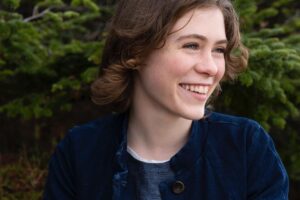 Sophia Lillis Instagram - Me, a boat, and some rocks in Maine. Thanks @cmellevold for capturing these profoundly special moments for @amazonprimevideo