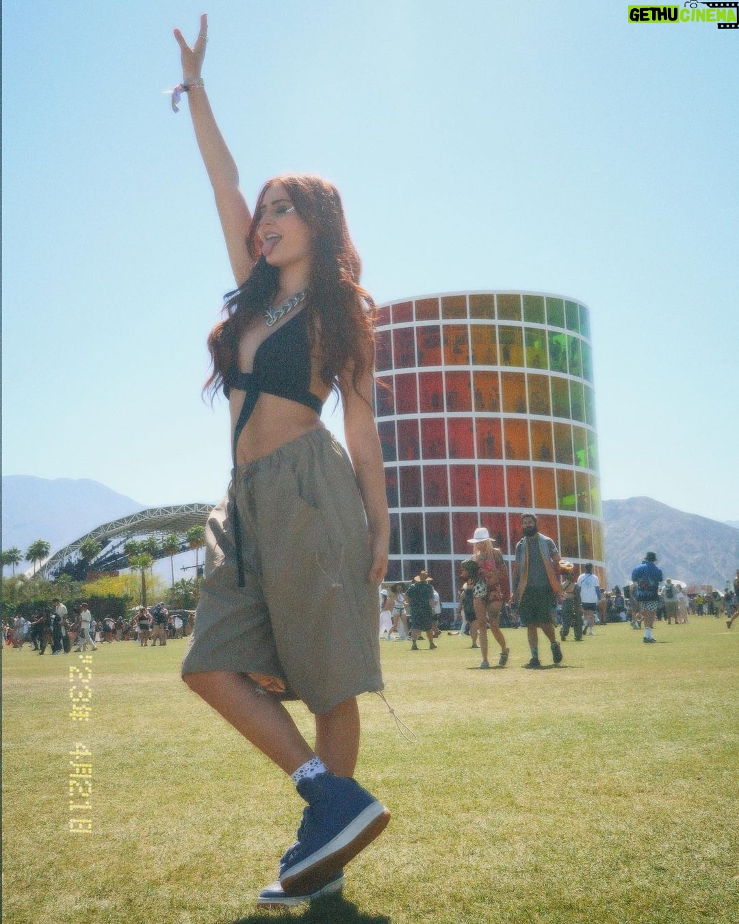 Sophie Fergi Instagram - Coachella day 1 😮💨💪 #coachella Coachella Valley