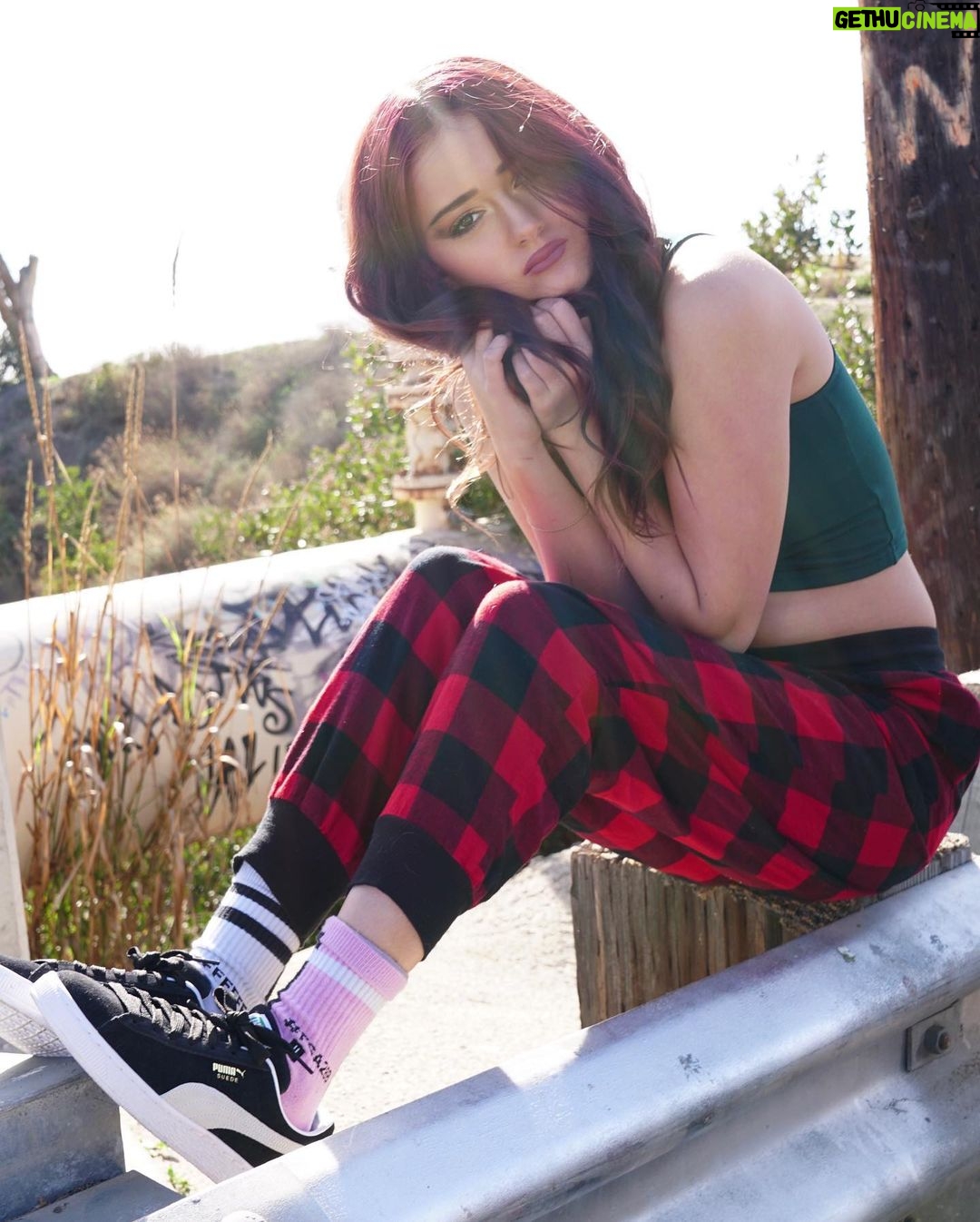 Sophie Fergi Instagram - Kicking off the new year with some new kicks! @puma @pumasportstyle for #foralltime #pumapartner #sociallyloud Los Angeles, California