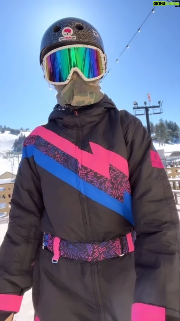 Sophie Fergi Instagram - GA GA...🤯 thx sm @snowvalleymtnresort for having me! #reelsinstagram #reelitfeelit #reels #reelsvideo Snow Valley Resort at Big Bear Mountain