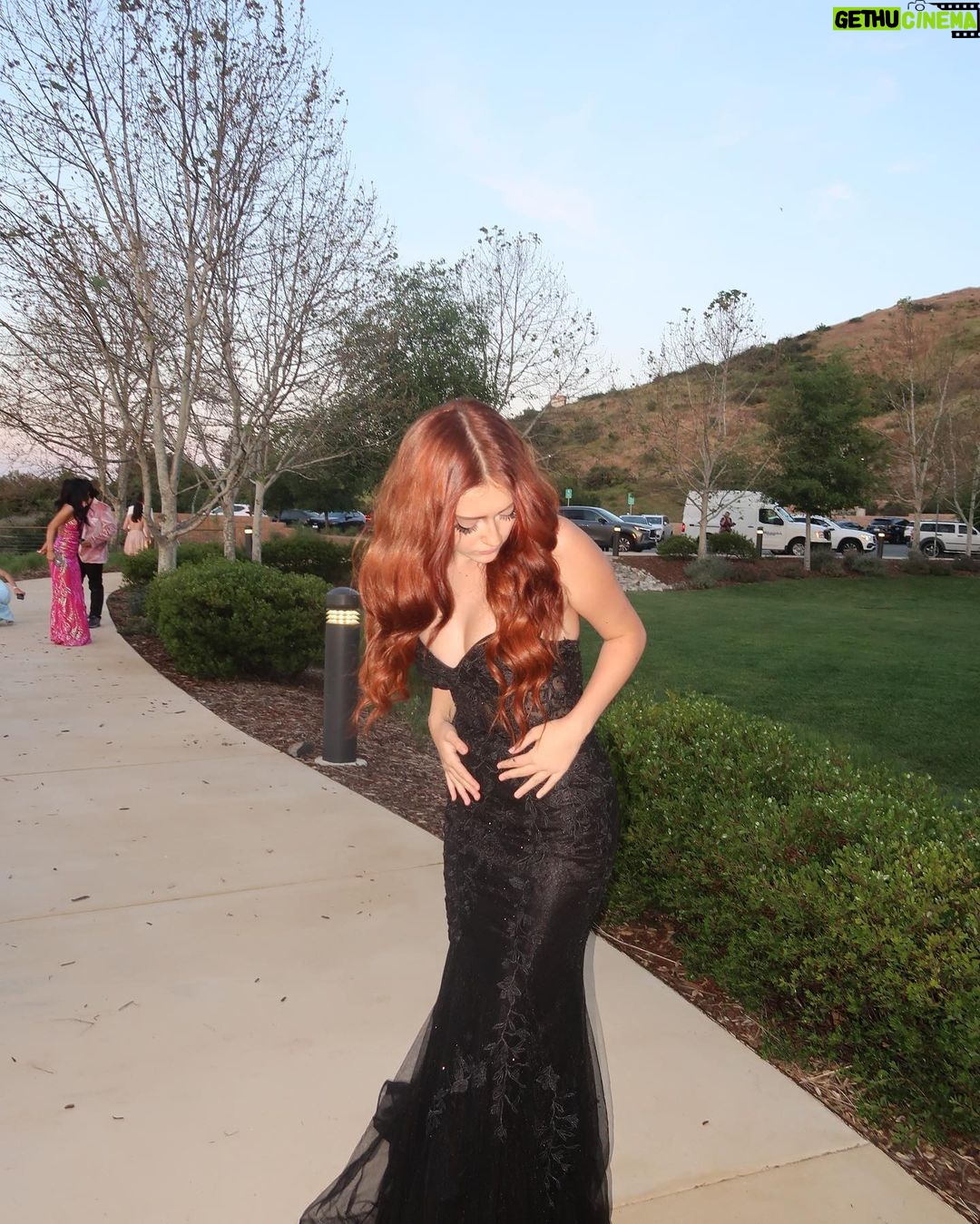 Sophie Fergi Instagram - ππΆI'm sitting here crying in my prom dress πΆπ Hollywood Hills