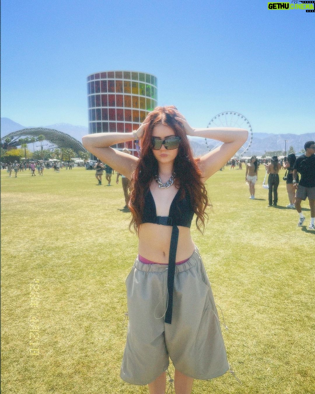 Sophie Fergi Instagram - Coachella day 1 😮💨💪 #coachella Coachella Valley