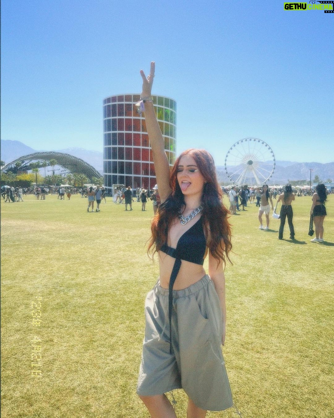 Sophie Fergi Instagram - Coachella day 1 😮💨💪 #coachella Coachella Valley