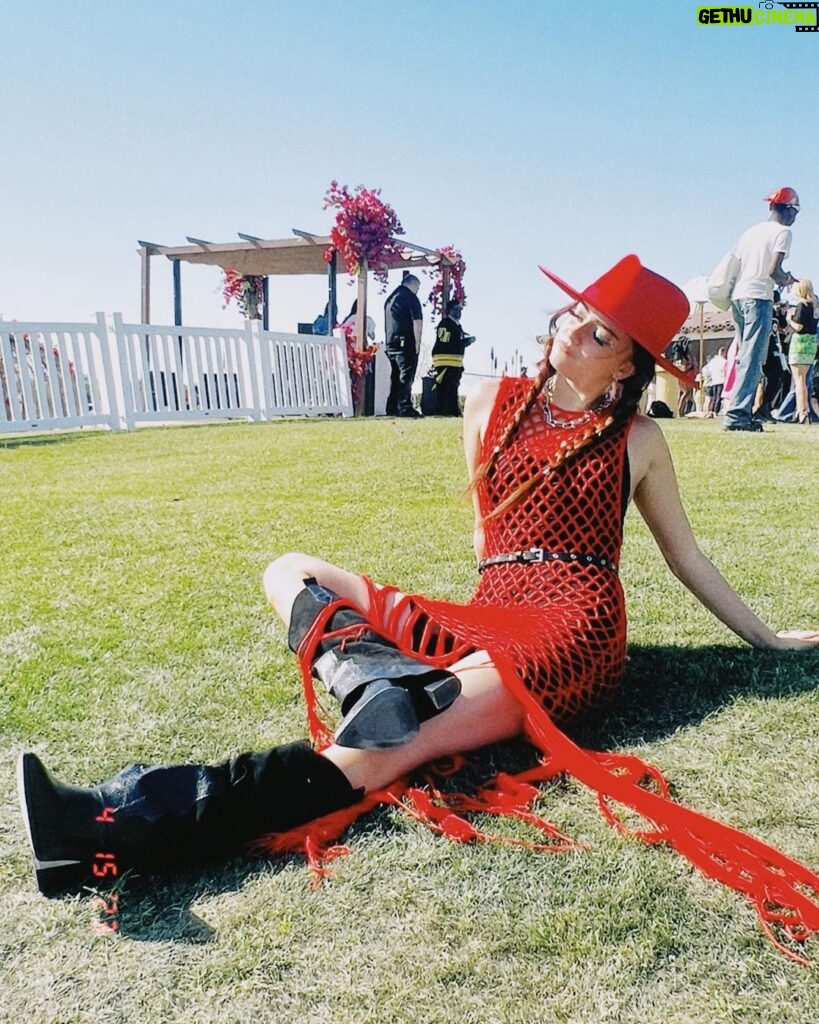 Sophie Fergi Instagram - Coachella day 2 😮‍💨❤️ #coachella #fits Coachella Valley