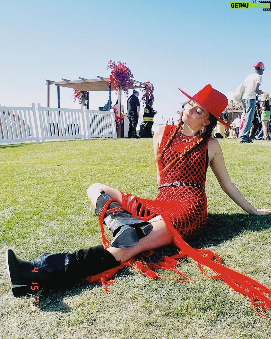 Sophie Fergi Instagram - Coachella day 2 😮💨❤️ #coachella #fits Coachella Valley