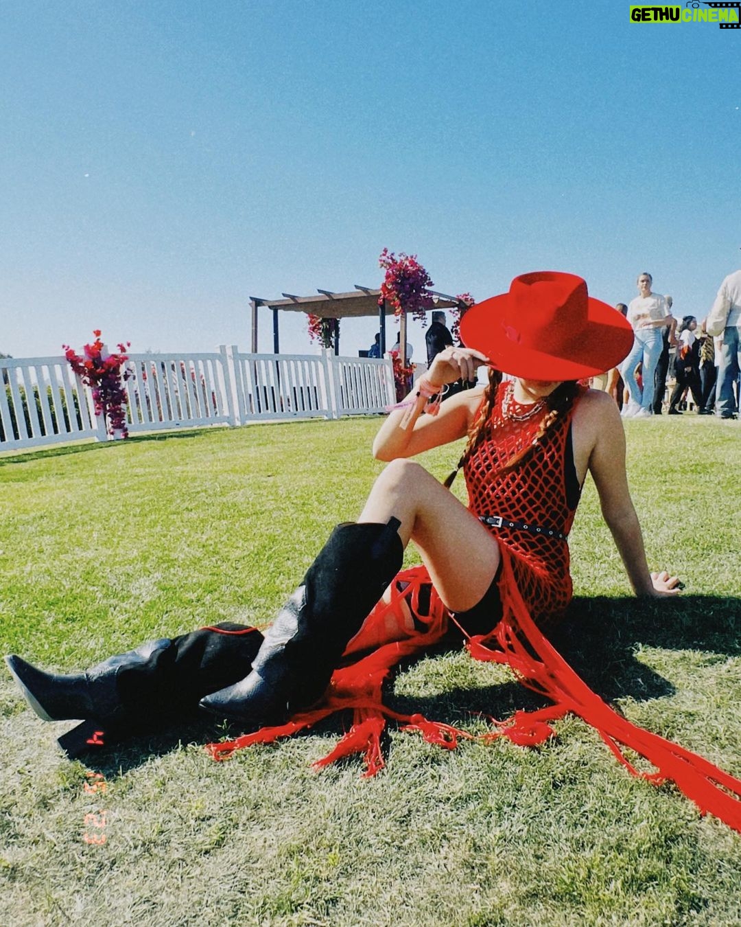 Sophie Fergi Instagram - Coachella day 2 😮💨❤️ #coachella #fits Coachella Valley