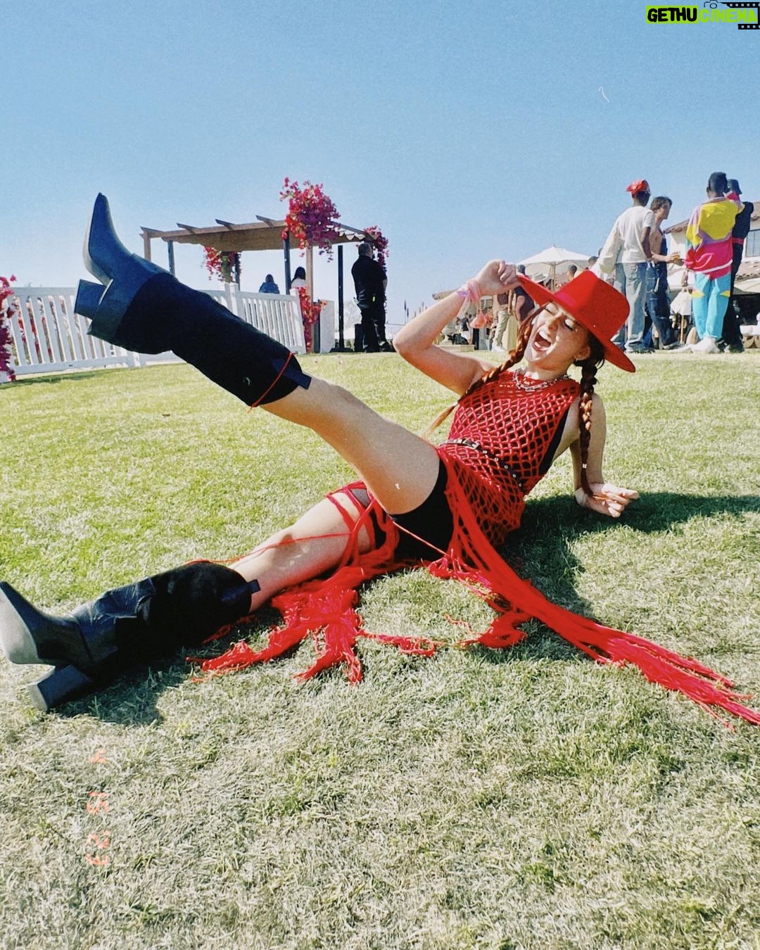 Sophie Fergi Instagram - Coachella day 2 😮💨❤️ #coachella #fits Coachella Valley