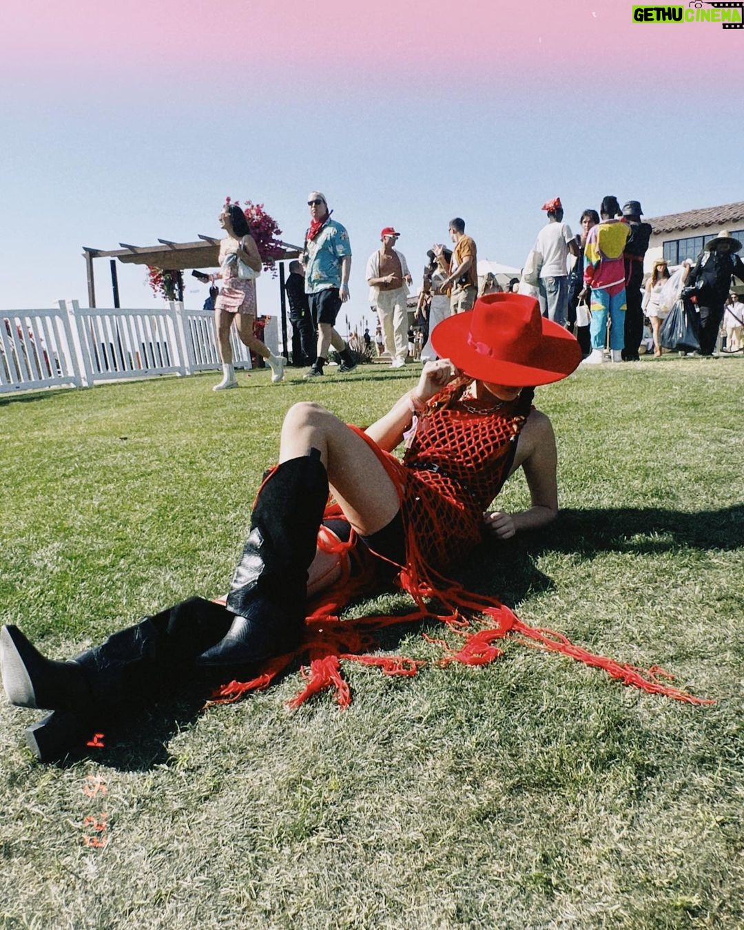 Sophie Fergi Instagram - Coachella day 2 😮💨❤️ #coachella #fits Coachella Valley