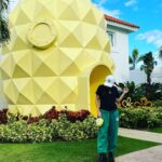Sophie Fergi Instagram - Who lives in a pineapple under the sea 🌊 🧡💚 @nickresortpuntacana #nickpuntacana #nickelodeon #nickresorts #nickresortrivieramaya Br G R S Ph. Nickelodeon Resort Punta Cana