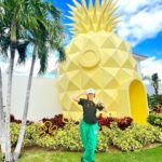 Sophie Fergi Instagram - Who lives in a pineapple under the sea 🌊 🧡💚 @nickresortpuntacana #nickpuntacana #nickelodeon #nickresorts #nickresortrivieramaya Br G R S Ph. Nickelodeon Resort Punta Cana