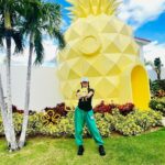 Sophie Fergi Instagram - Who lives in a pineapple under the sea 🌊 🧡💚 @nickresortpuntacana #nickpuntacana #nickelodeon #nickresorts #nickresortrivieramaya Br G R S Ph. Nickelodeon Resort Punta Cana