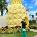 Sophie Fergi Instagram - Who lives in a pineapple under the sea 🌊 🧡💚 @nickresortpuntacana #nickpuntacana #nickelodeon #nickresorts #nickresortrivieramaya Br G R S Ph. Nickelodeon Resort Punta Cana
