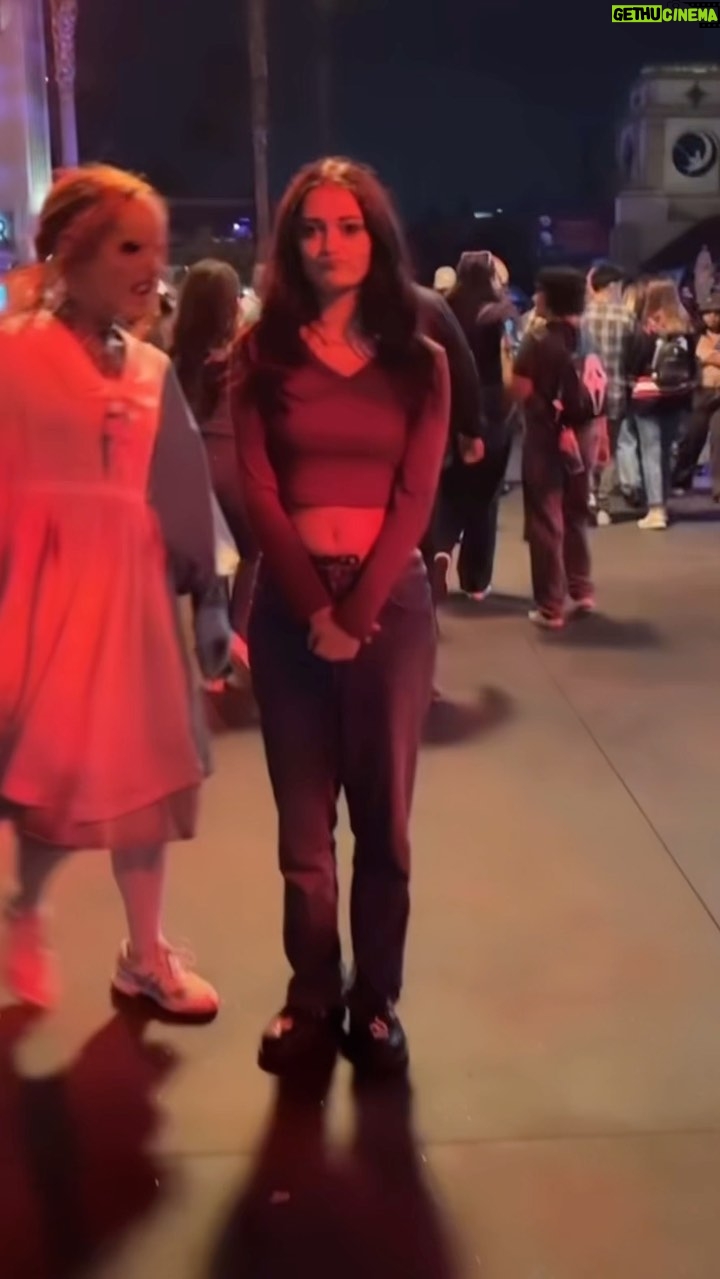 Sophie Fergi - 9.6K Likes - THIS WAS SO SCARY!! @horrornights #universalHHN