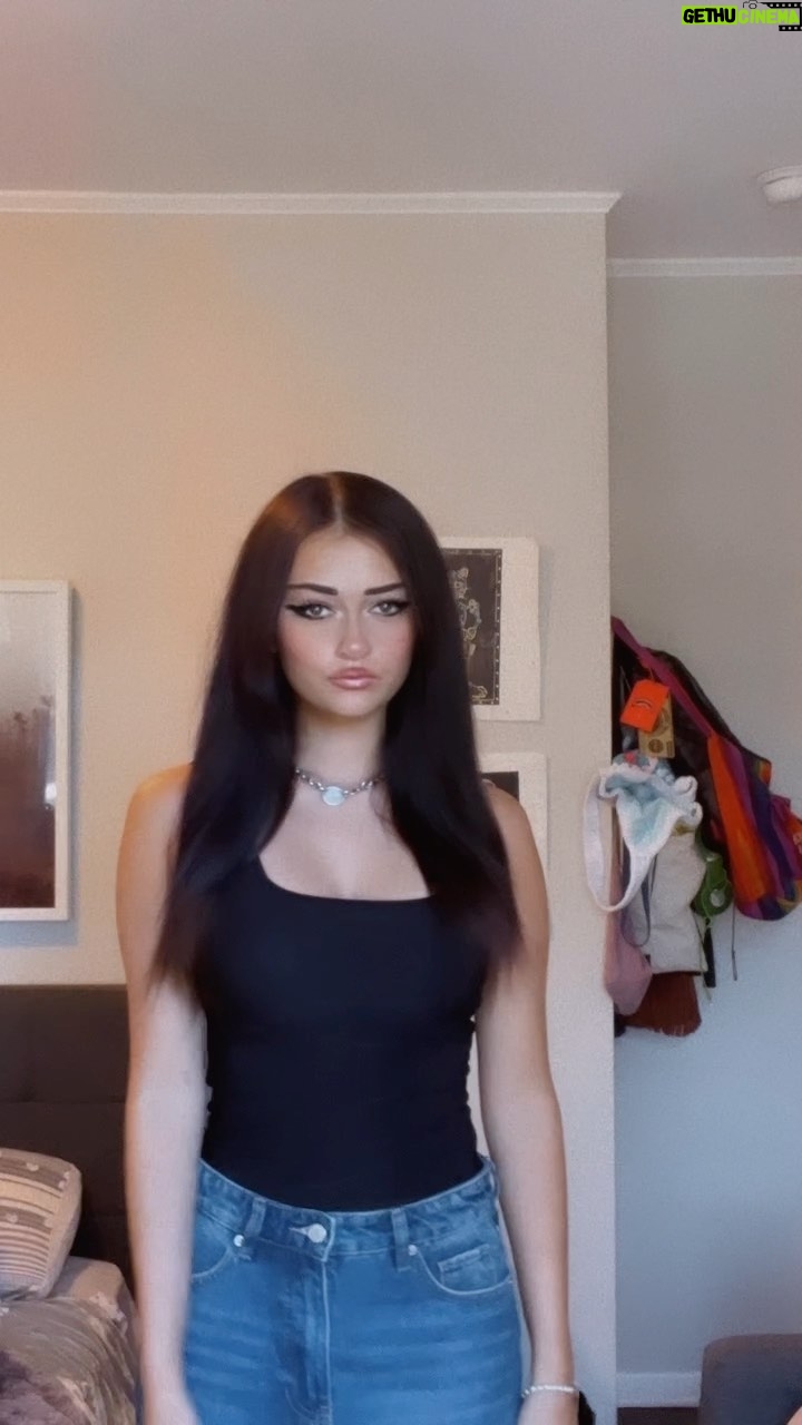 Sophie Fergi - 33.6K Likes - 2 FALLING IN LOVE ❤️