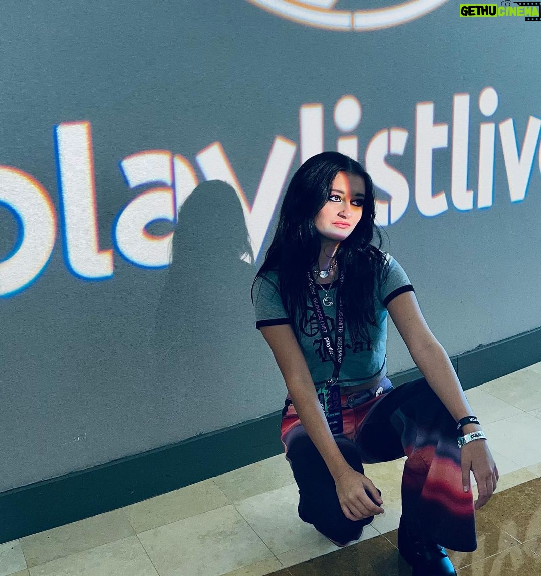 Sophie Fergi Instagram - Playlist day one✨❤️ Playlist Live