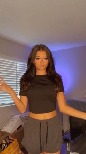 Sophie Fergi Instagram - Rate my outfit 1-10❤️💕 #reels #reelsinstagram #reelsvideo #reelsviral