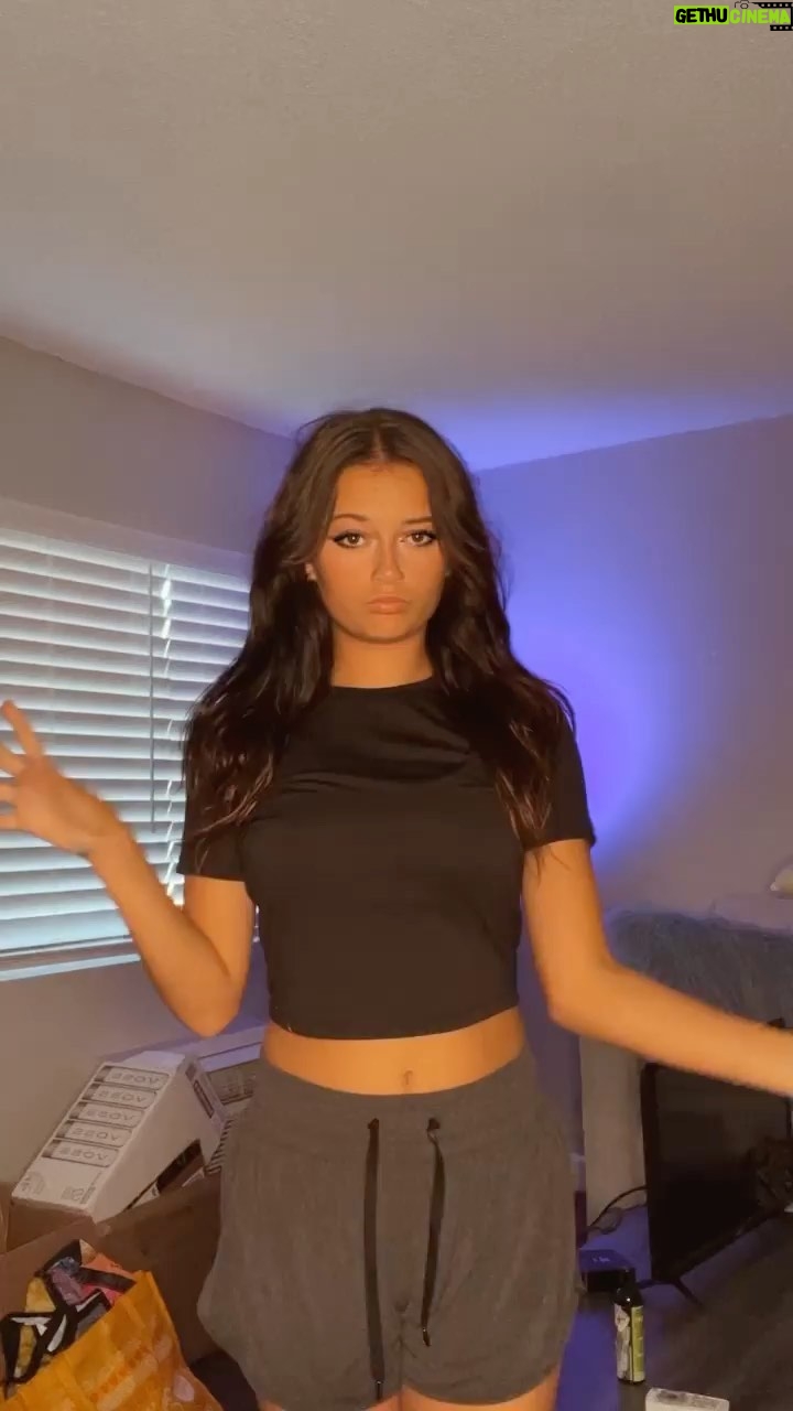 Sophie Fergi - 13.3K Likes - Rate my outfit 1-10❤️💕 #reels #reelsinstagram #reelsvideo #reelsviral