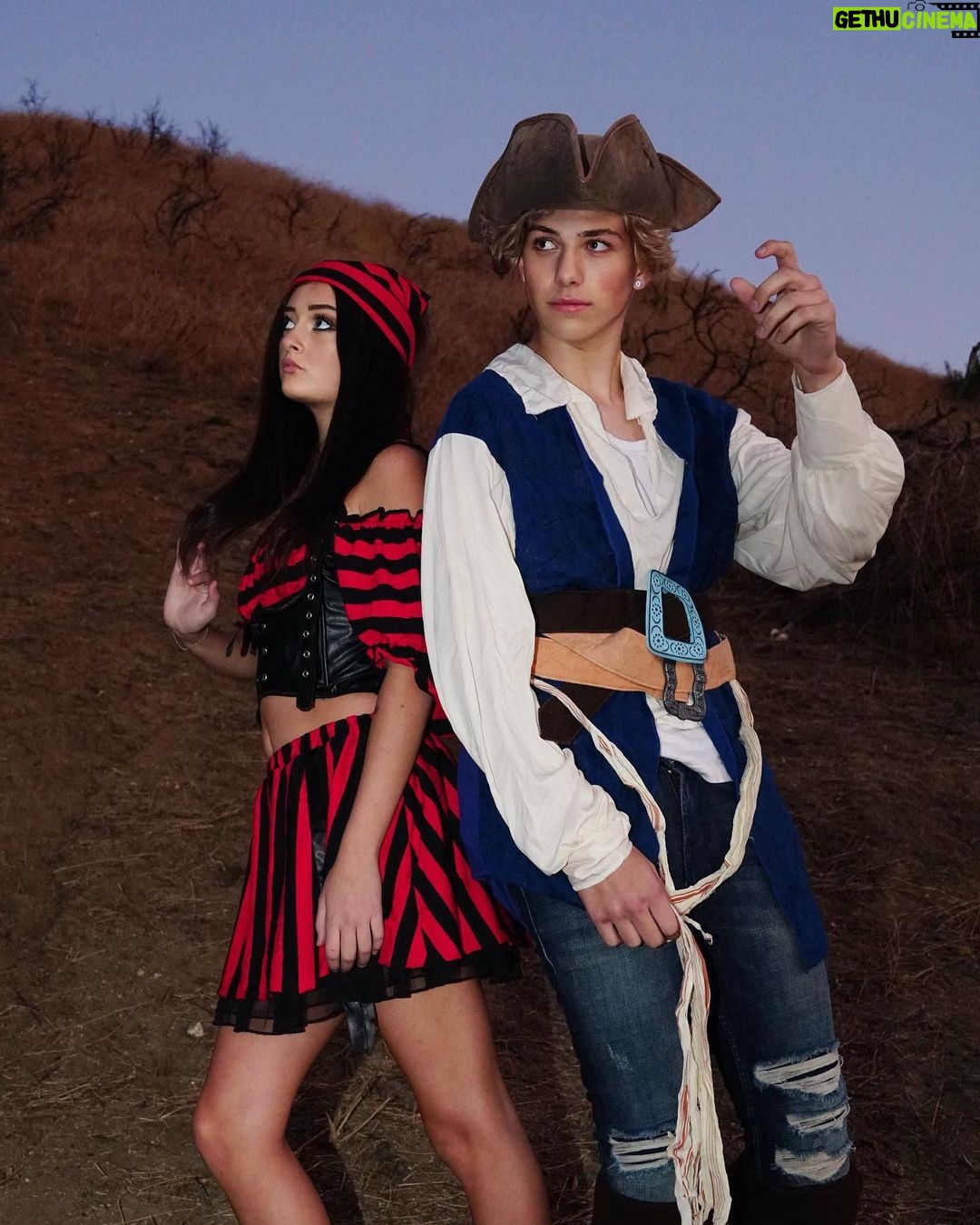 Sophie Fergi Instagram - HAPPY HALLOWEEN 🎃 Hollywood Hills
